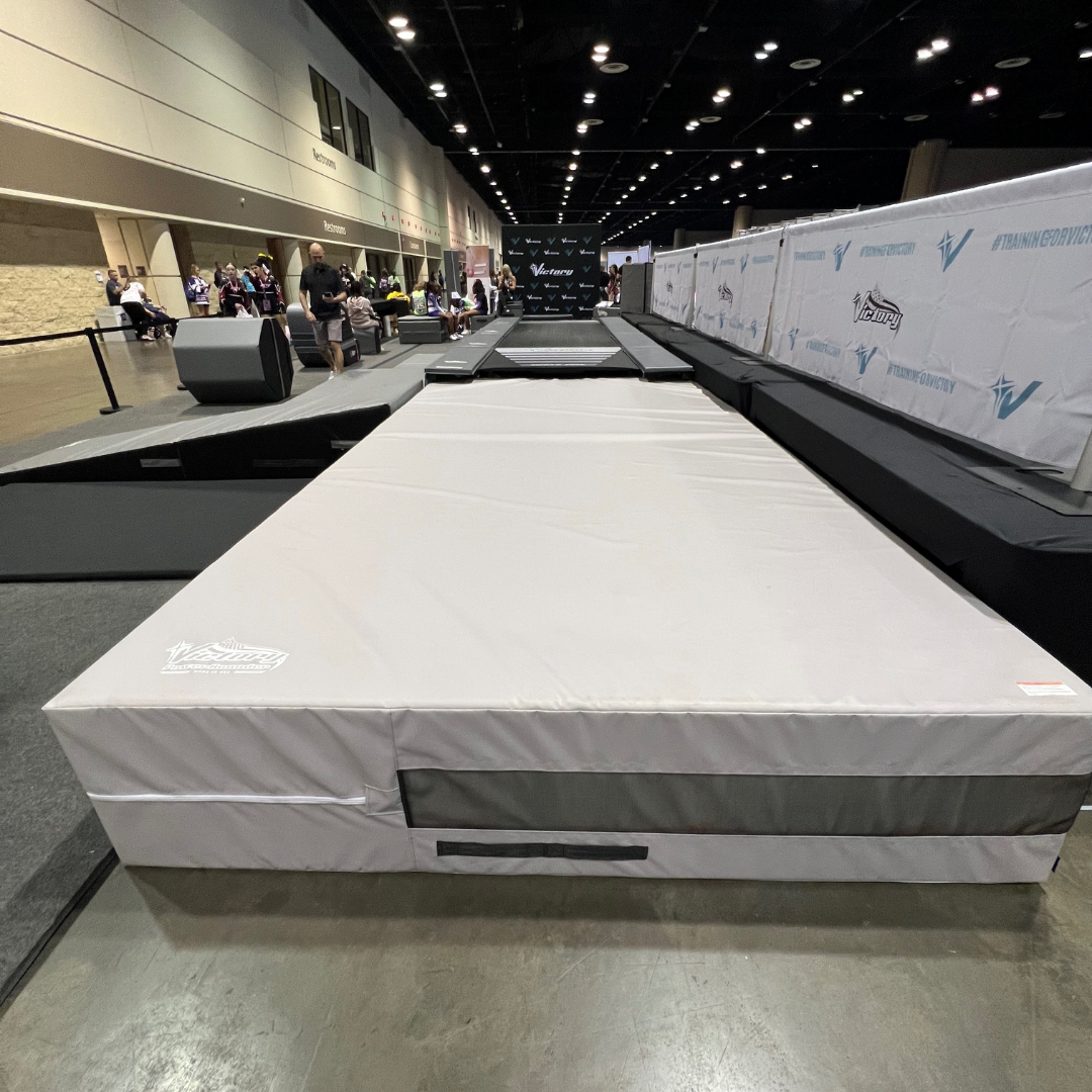 Power Bounder Landing Mat With Tunnel Technology